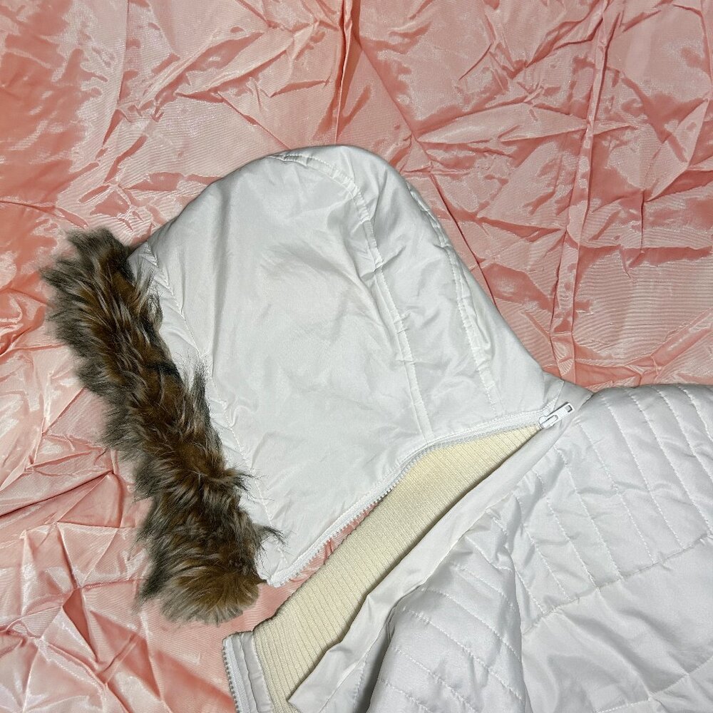 Hooded White Cropped Puffer Jacket with Faux Fur Trim - Picture 6 of 9